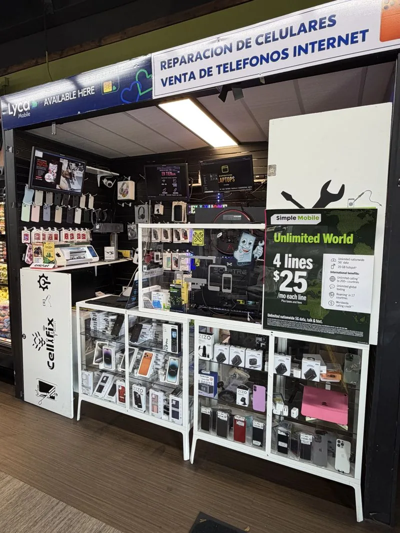 Tienda de reparación de celulares Cellifix dentro de Supermercado Bravo en Kissimmee, Florida